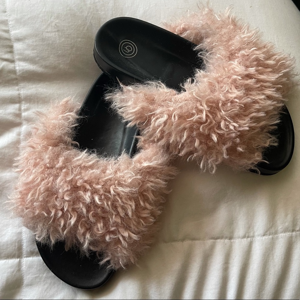 Urban outfitter faux fur sandal size 6